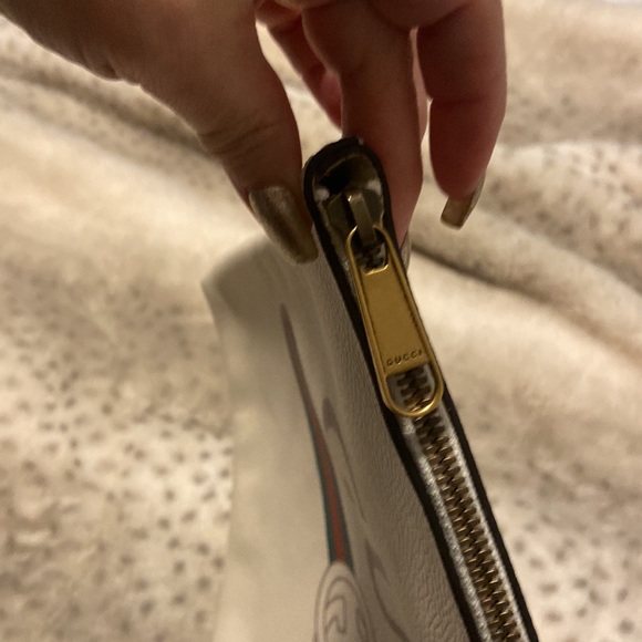 Authentic GUCCI pouch bag.  Barely used, extremely clean. - Picture 3 of 8